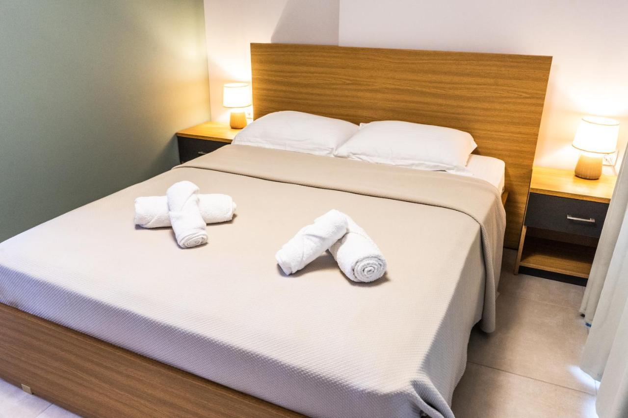 Aparthotel Cynthia Vrasná Zewnętrze zdjęcie